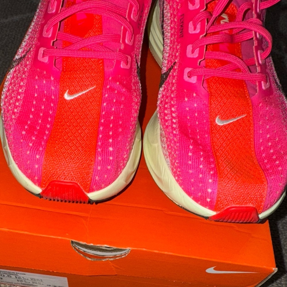 Nike Women's Bright Pink Athletic Shoes - Picture 3 of 8